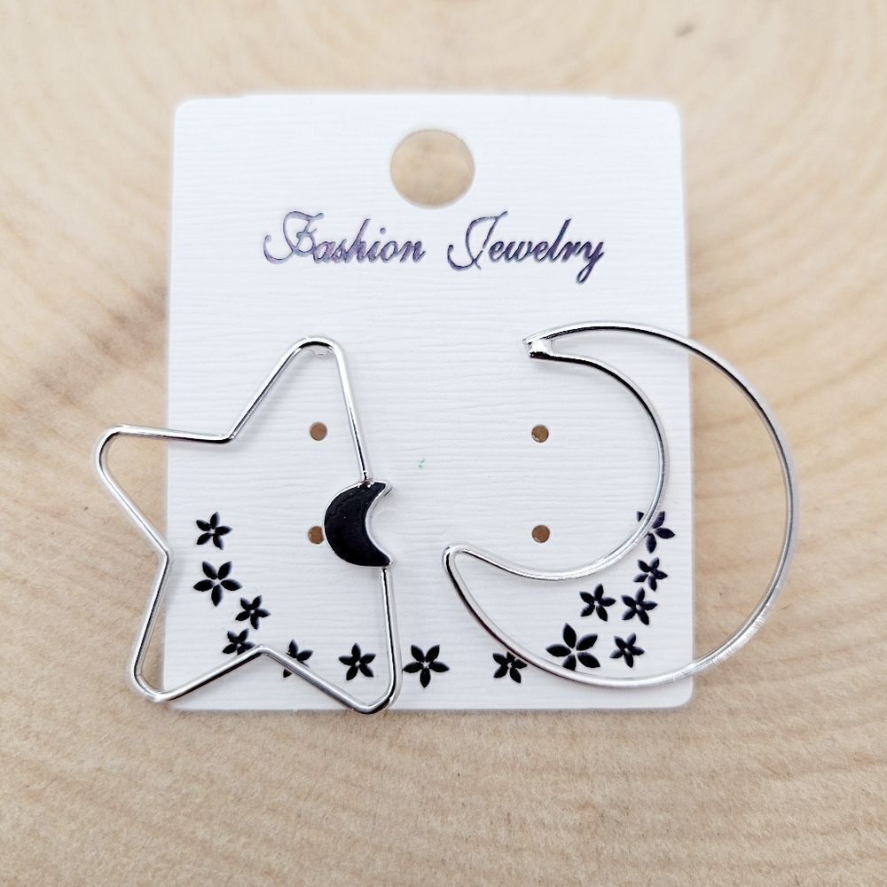 Brand New Silver Star & Moon Earring